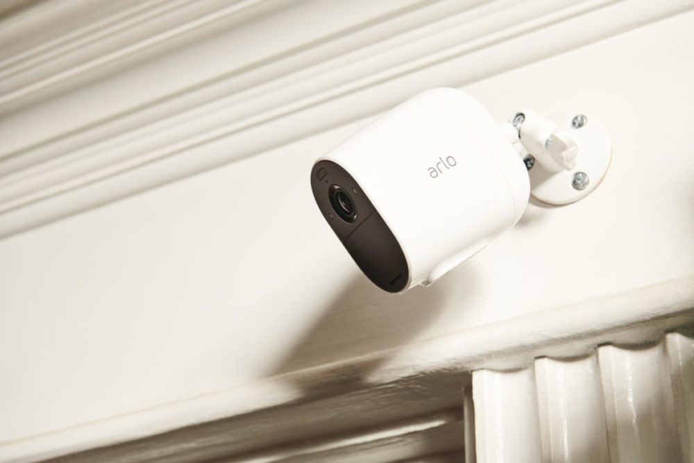 Arlo Essential Spotlight Camera monterad