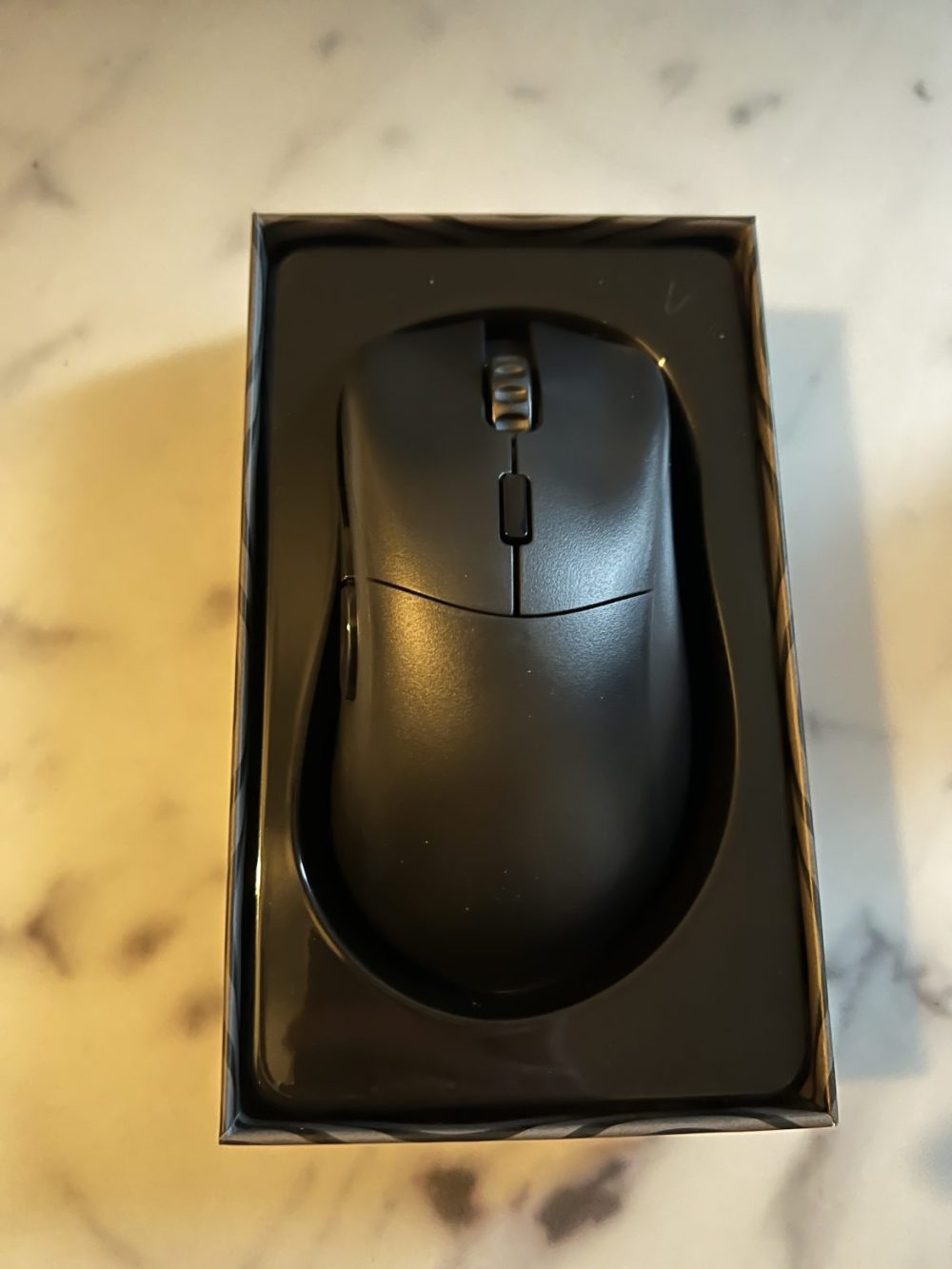 Foto:senses.se-glorious-model-d2pro-musen-i-den-öppnade-förpackningen