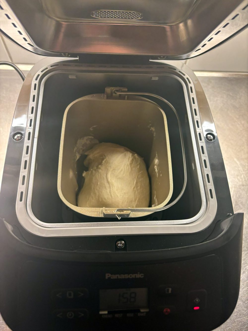 Foto: Senses.se - SD-PN100 Bread Maker från Panasonic - Jäsning pågår.