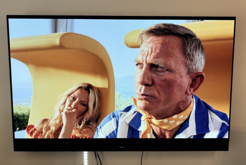 Glass Onion Netflix på Panasonic Z95A 